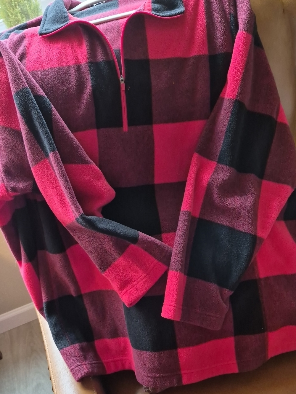 Women's Half-Zip Buffalo Plaid Fleece Pullover - Red & Black